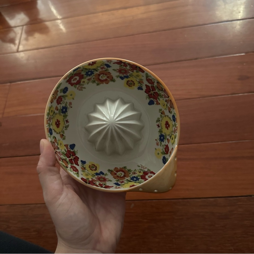 Anthropologie Floral ceramic citrus juicer - Picture 4 of 4
